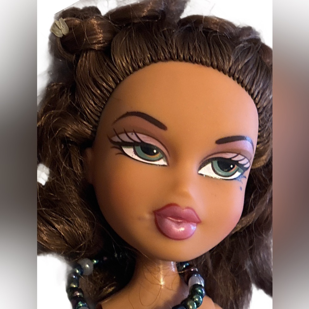 Bratz Stylish Sasha with wavy hair - redress - Picture 4 of 12
